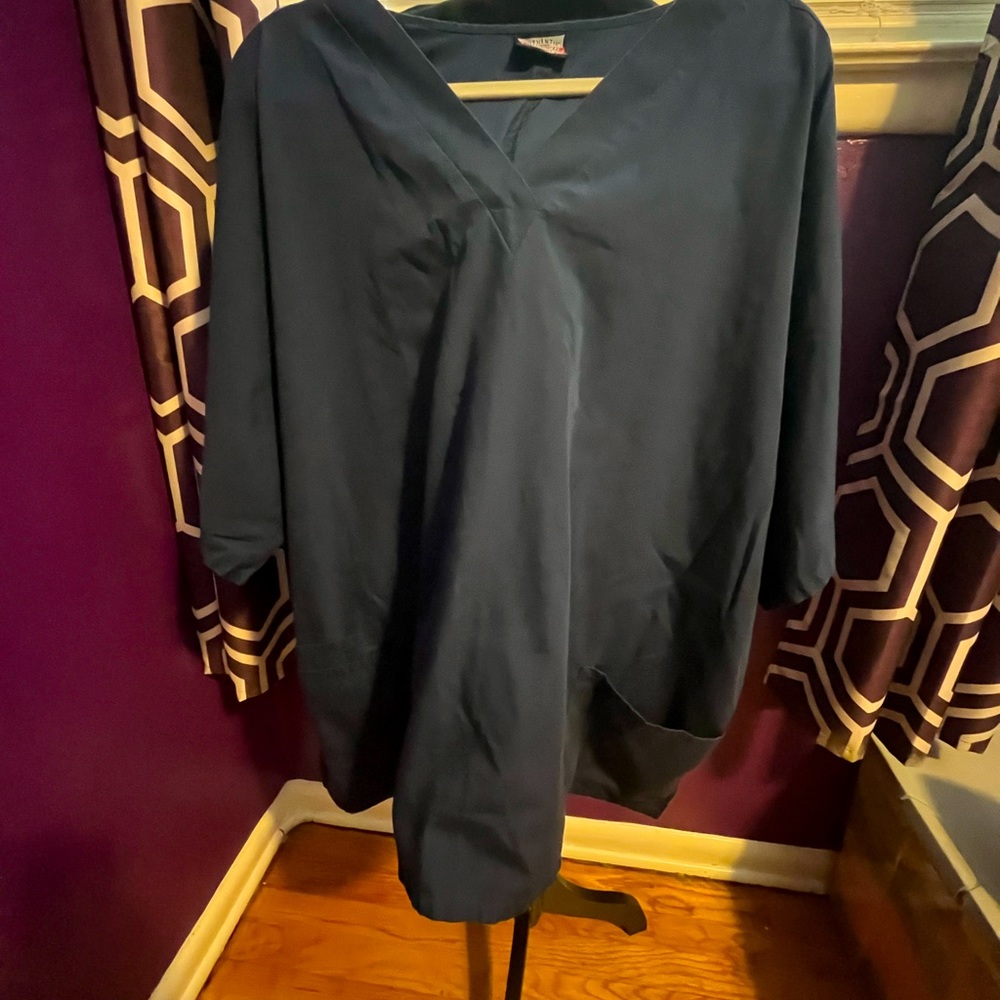 V Neck Scrub Top w/side pockets
